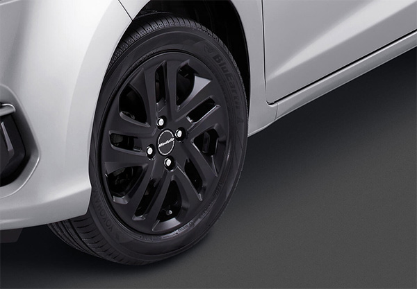 <img src="Black Alloy Wheel 15"