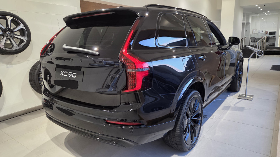 2026 Volvo XC90 L Series  Black Edition SUV Image 4