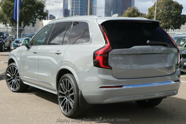 2026 Volvo XC90 L Series Ultra B5 Dark SUV Image 3