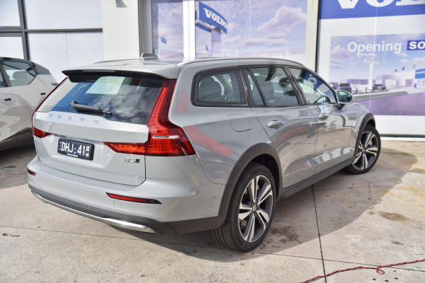 2024 MY25 Volvo V60 Cross Country  Ultra B5 Bright Wagon Image 3