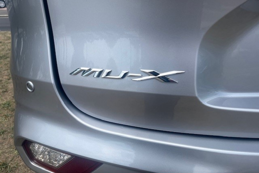 2023 Isuzu MU-X RJ LS-T SUV Image 12