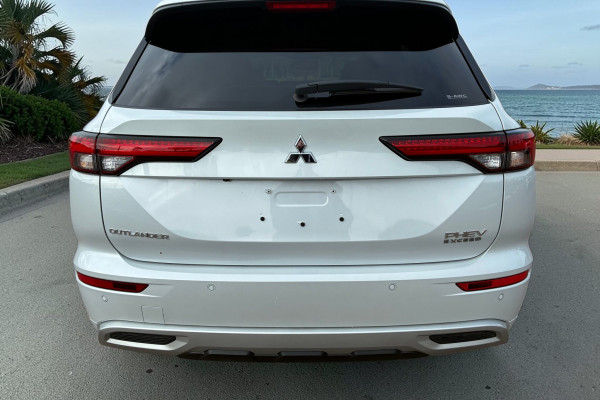 2025 MY24 Mitsubishi Outlander ZM PHEV Exceed SUV Image 5