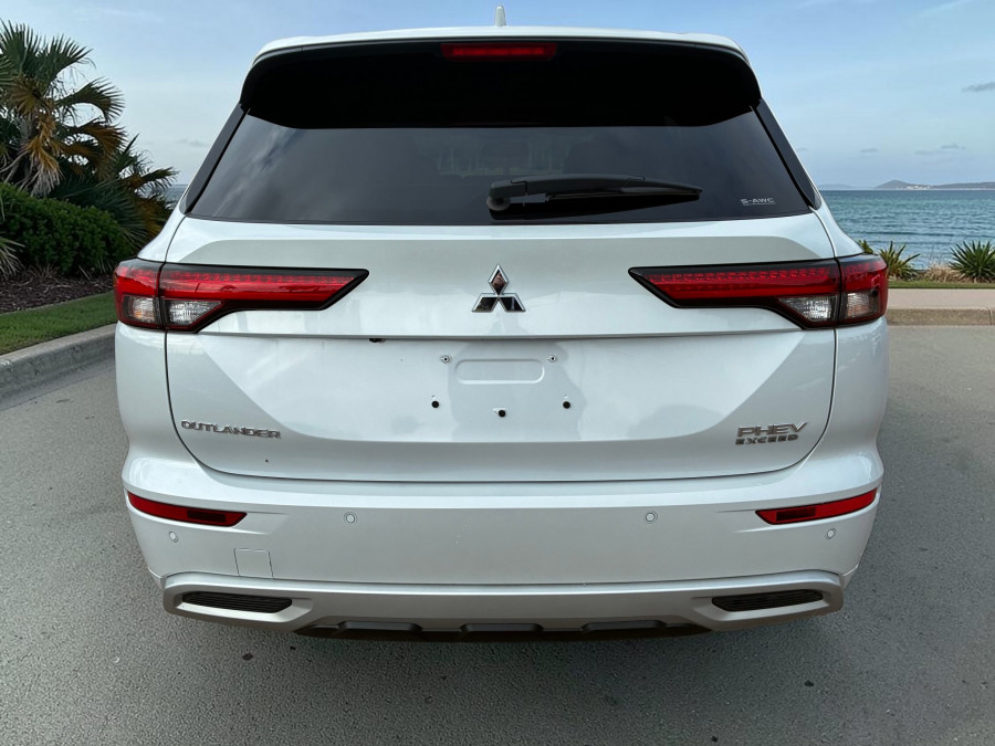 2025 MY24 Mitsubishi Outlander ZM PHEV Exceed SUV Image 5
