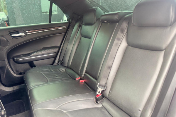 2015 MY14 Chrysler 300 LX C Sedan Image 13