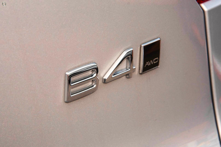 2024 MY25 Volvo XC40 XZ Ultra B4 Dark SUV Image 11
