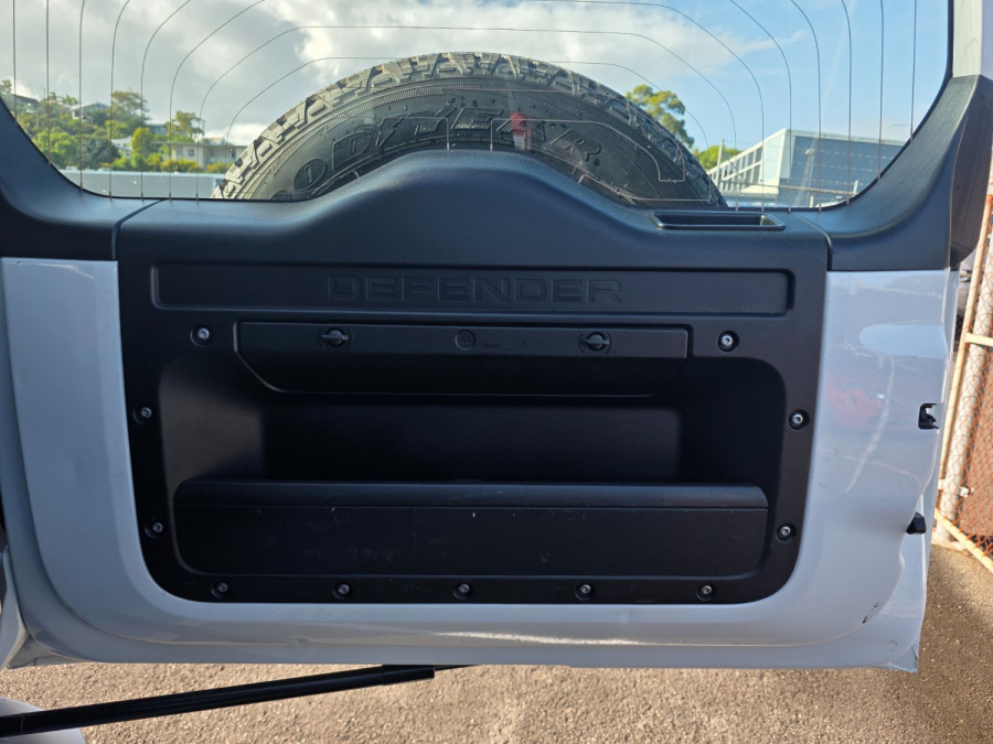 2020 MY21 Land Rover Defender L663 110 D300 SE SUV Image 10