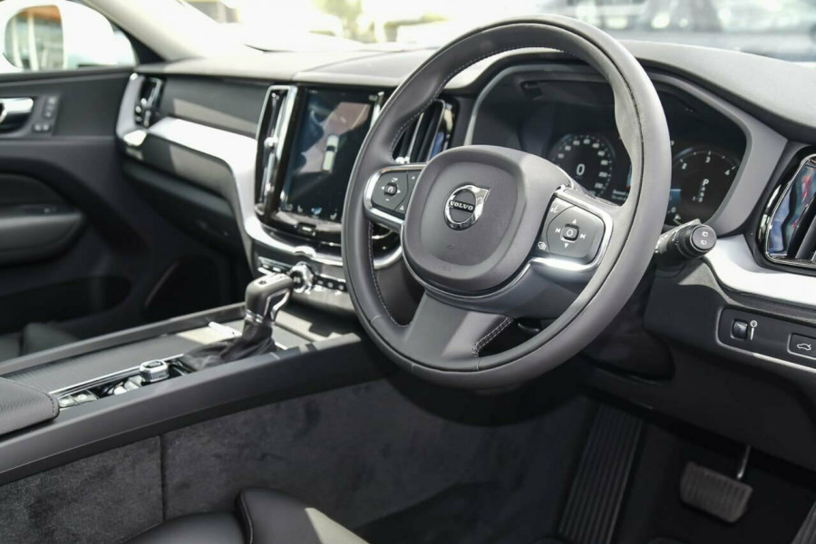 2019 MY20 Volvo XC60 UZ D4 Momentum Suv Image 6