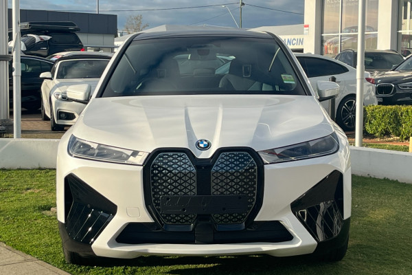 2022 BMW I20-    IX   I20 I20 xDrive40 Sport SUV