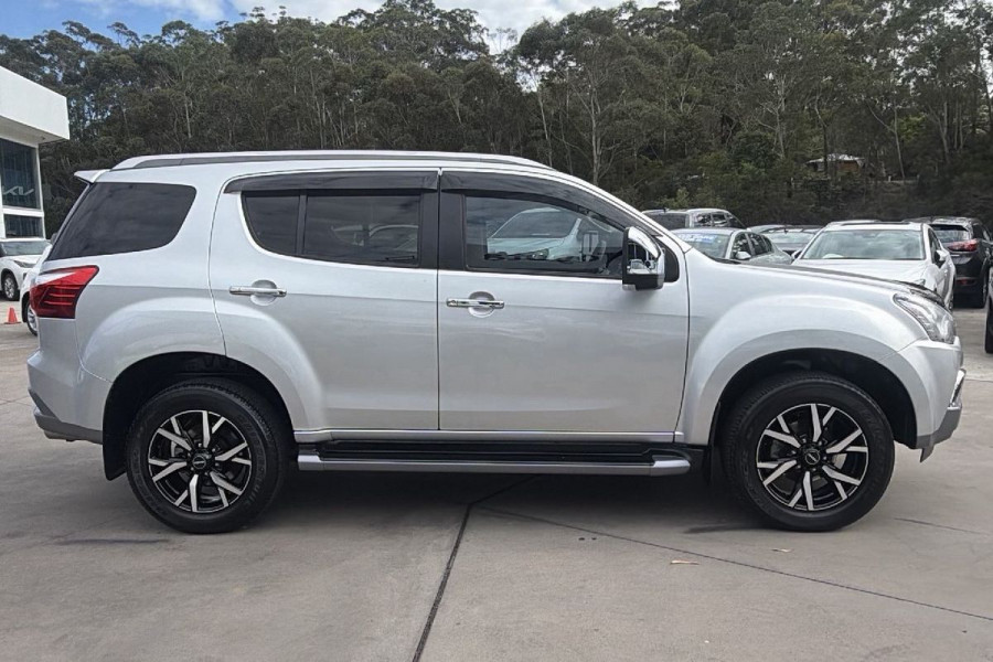 2021 Isuzu MU-X RJ LS-T SUV Image 4