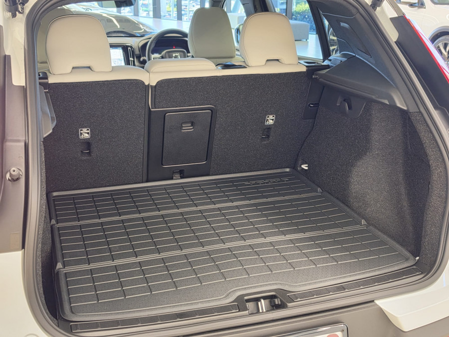 2026 Volvo EX40  Ultra Single Motor Extended Range SUV Image 15