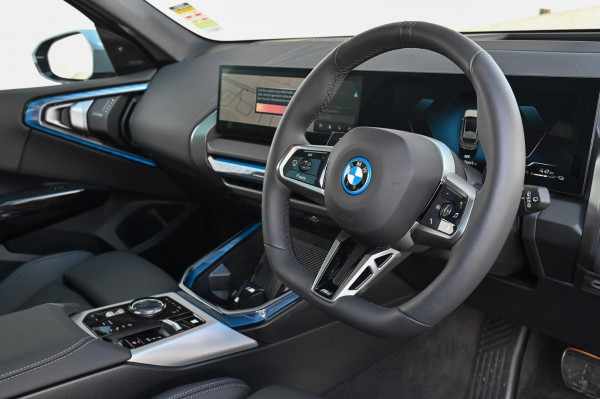 2025 BMW X3 G45 30e xDrive SUV image 6