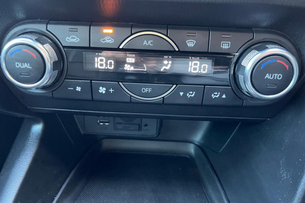 2017 Mazda 3 BN5236 SP25 Sedan Image 27