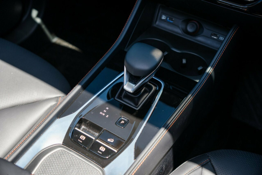 2025 MG HS AS33 Essence SUV Image 15