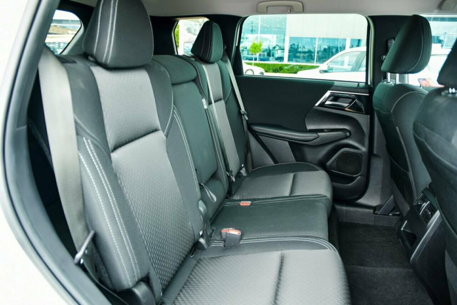 2024 Mitsubishi Outlander ZM LS SUV Image 9