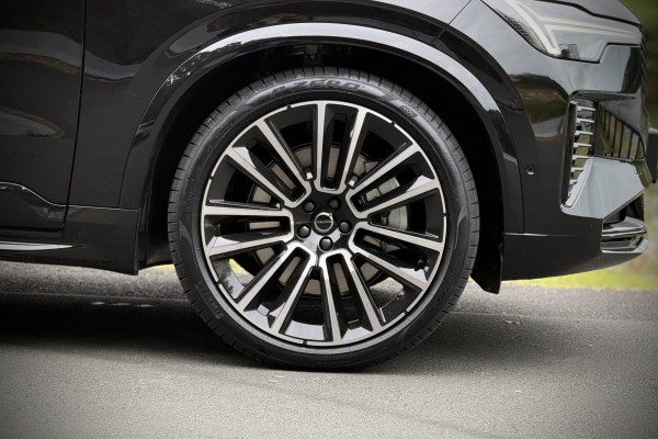 2026 Volvo XC90 L Series Ultra T8 Plug-in Hybrid Dark SUV Image 8