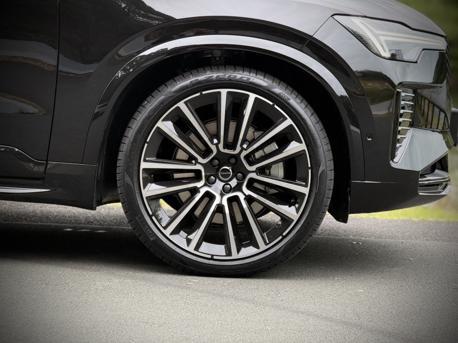 2026 Volvo XC90 L Series Ultra T8 Plug-in Hybrid Dark SUV Image 8