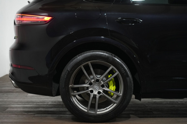 2018 Porsche Cayenne E-Hybrid SUV Image 6