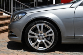 2012 Mercedes-Benz C-class W204 MY12 C250 CDI BlueEFFICIE Sedan Image 5