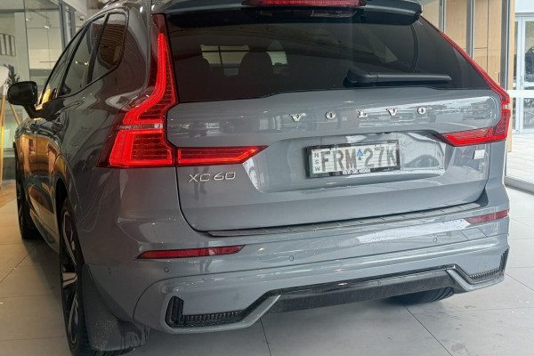 2022 Volvo XC60 UZ Recharge Plug-In Hybrid SUV Image 8
