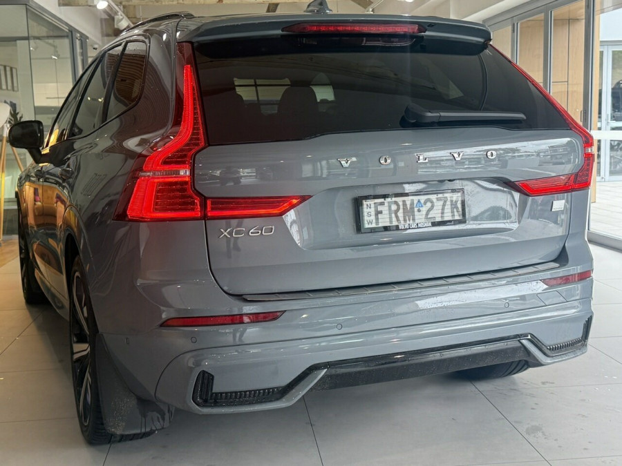 2022 Volvo XC60 UZ Recharge Plug-In Hybrid SUV Image 8