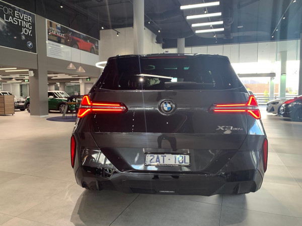 2025 BMW X3 G45 30e xDrive SUV image 5