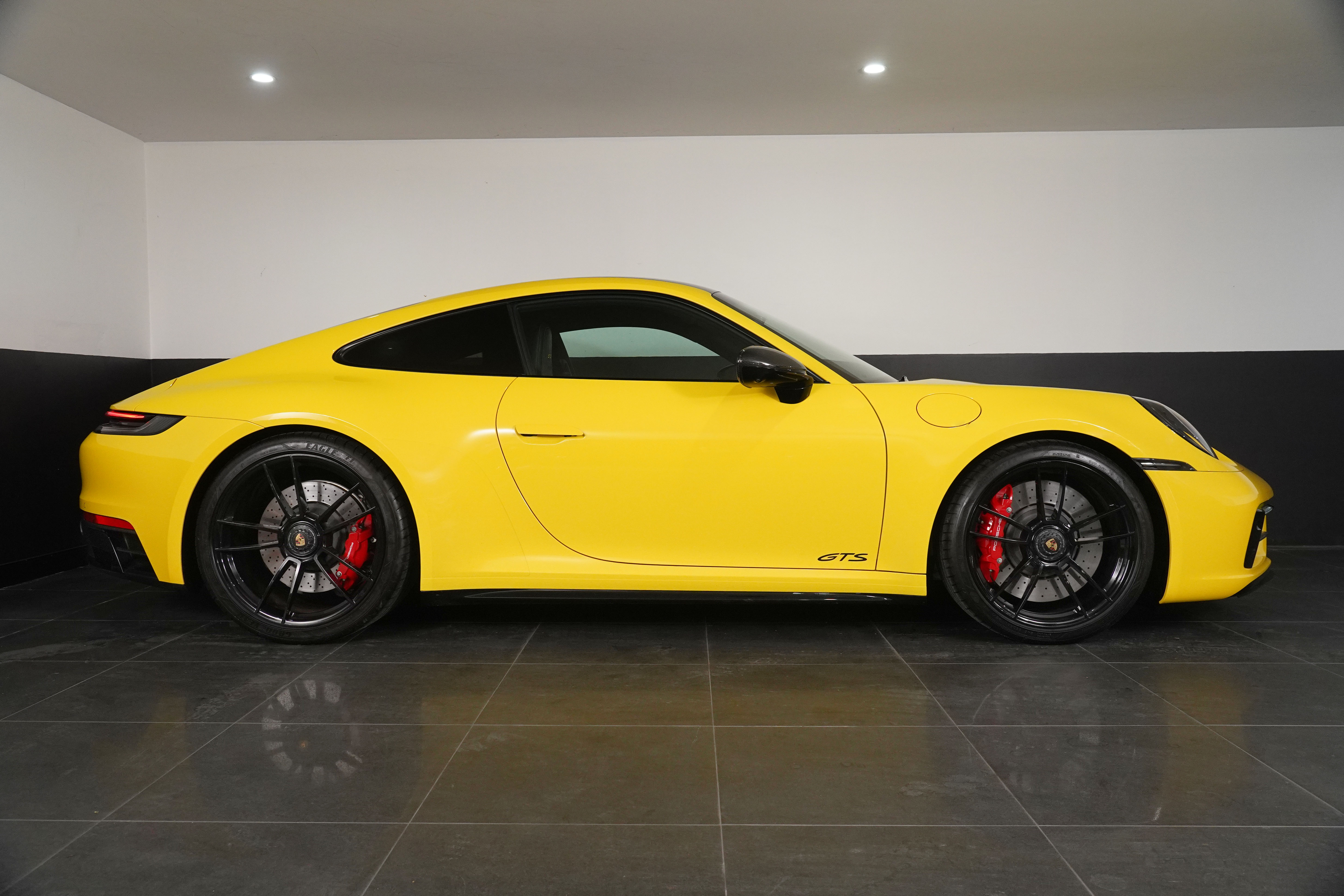 2022 Porsche 911 Carrera GTS Coupe Image 17