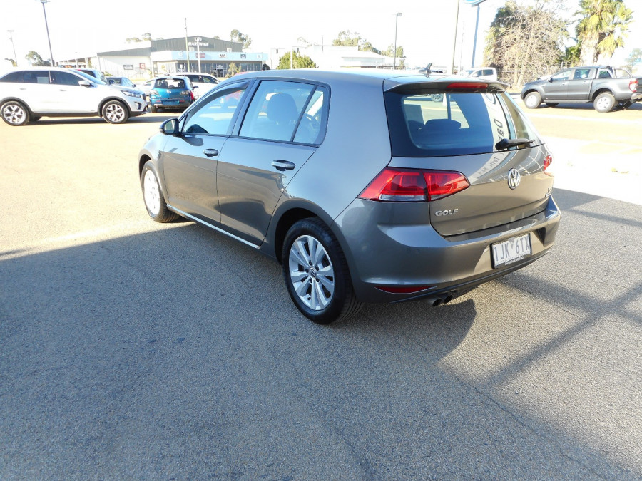 2017 Volkswagen Golf Hatchback Image 6