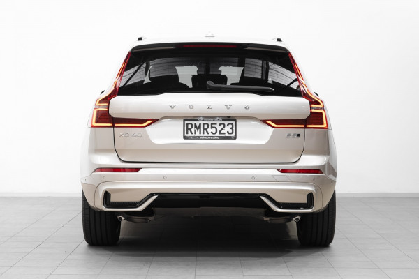 2025 Volvo XC60 UZ B5 Ultra Dark 2L Petrol AWD SUV Image 7