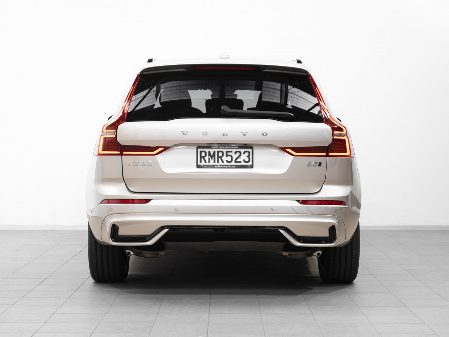 2025 Volvo XC60 UZ B5 Ultra Dark 2L Petrol AWD SUV Image 7
