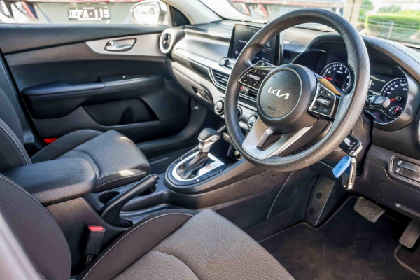 2023 Kia Cerato BD S Hatch Image 5