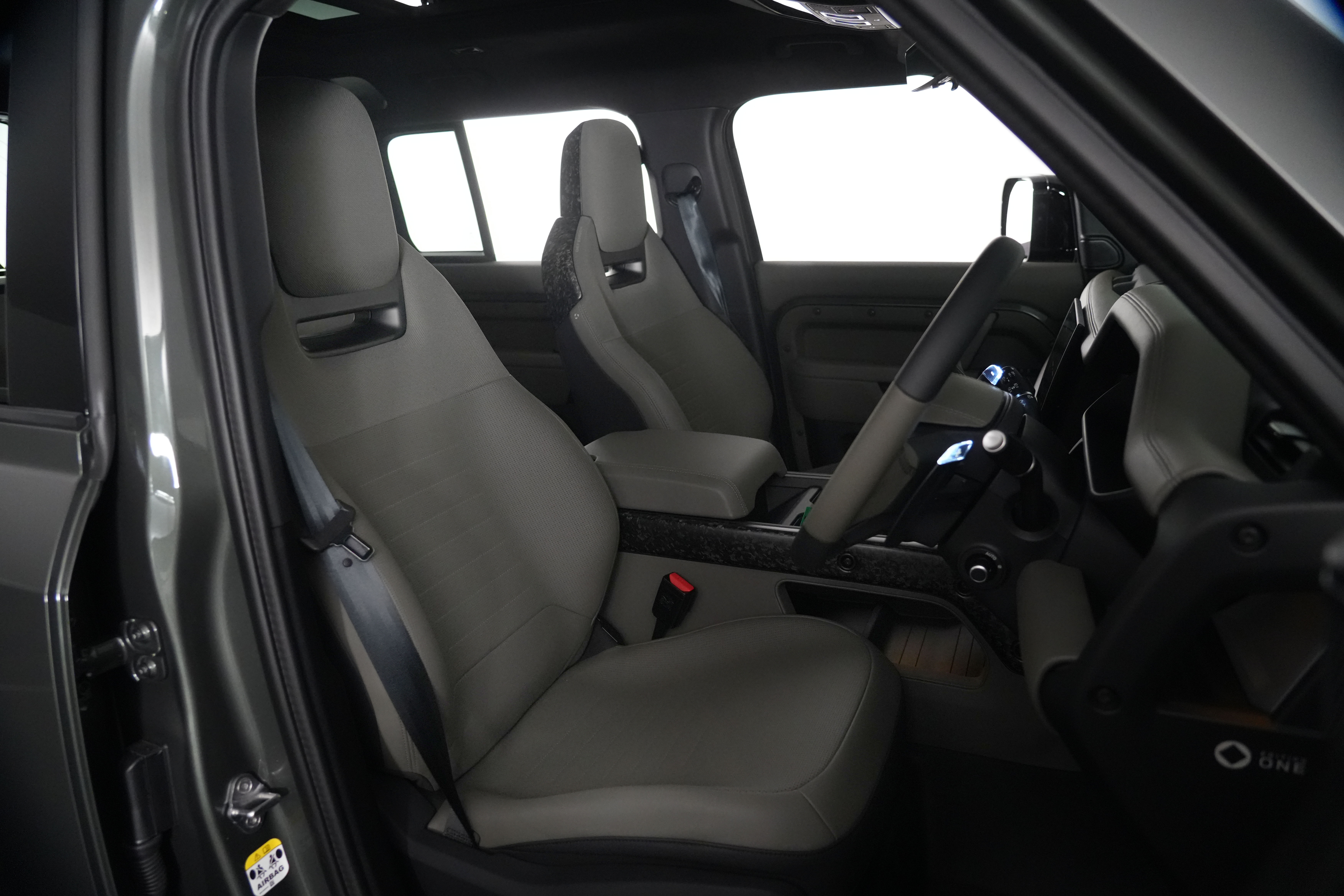 2025 Land Rover Defender L663 110 P635 OCTA SUV Image 41