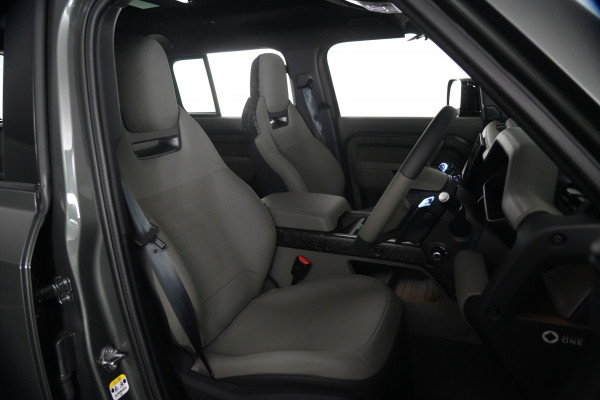 2025 Land Rover Defender L663 110 P635 OCTA SUV Image 41