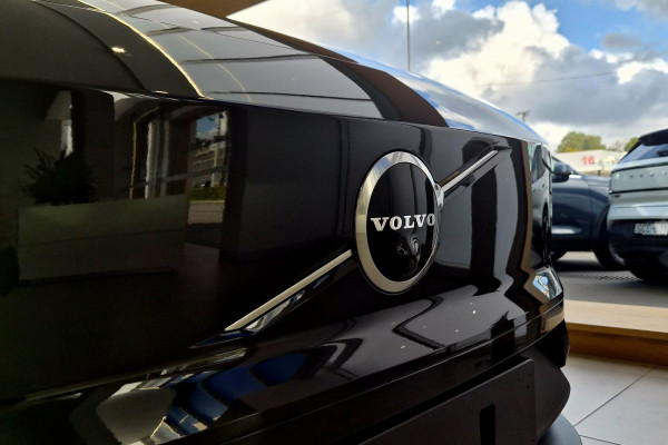 2026 Volvo EX30  Single Motor Extended Range Ultra SUV Image 2