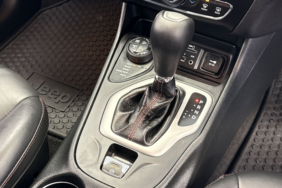 2015 Jeep Cherokee KL Trailhawk SUV Image 9