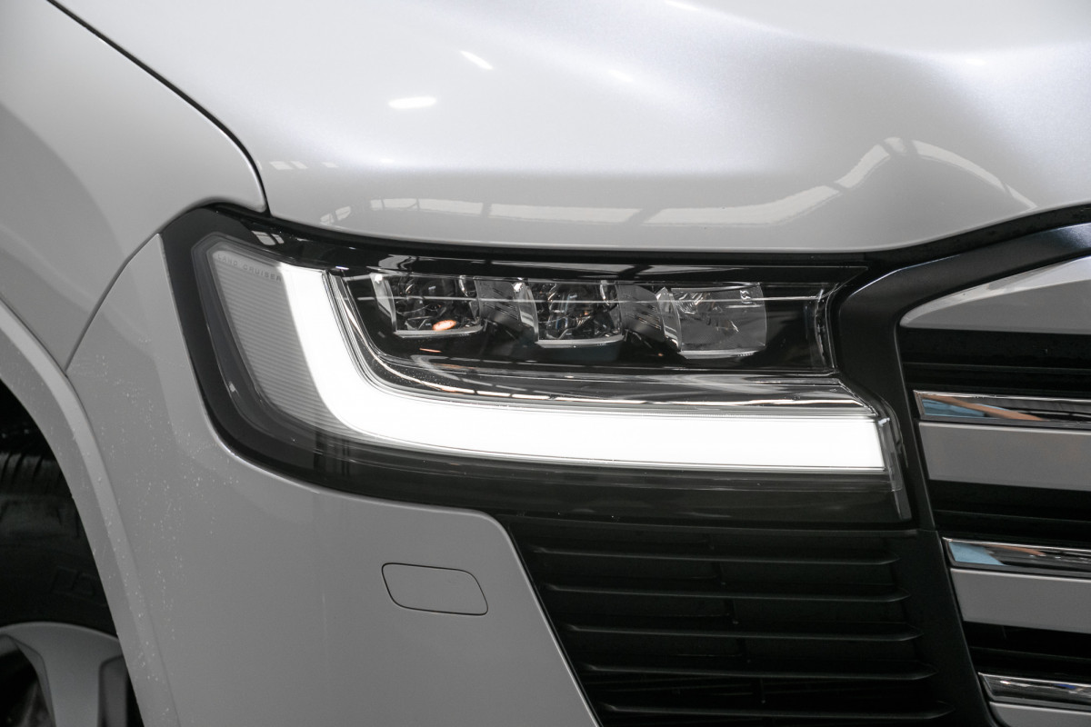 2023 Toyota LandCruiser Sahara SUV