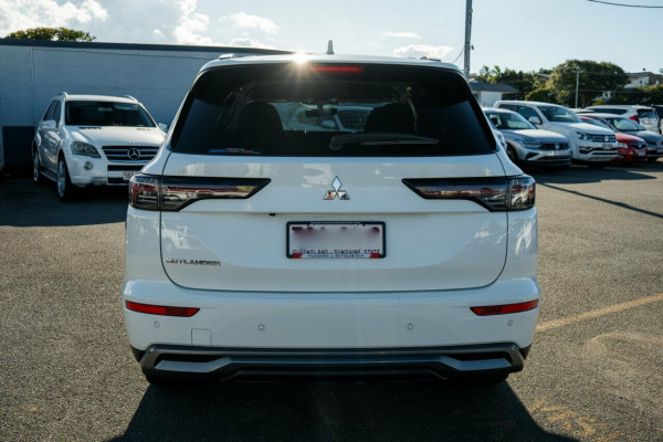 2025 Mitsubishi Outlander ZM LS SUV Image 3