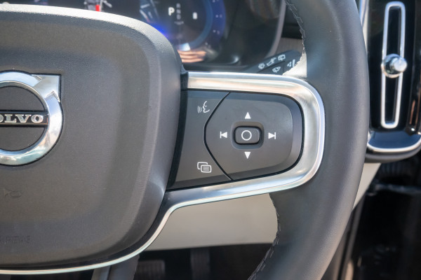 2022 MY23 Volvo XC40 XZ Ultimate B4 Dark SUV Image 14