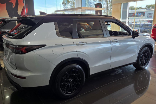 2025 Mitsubishi Outlander ZM LS SUV Image 5