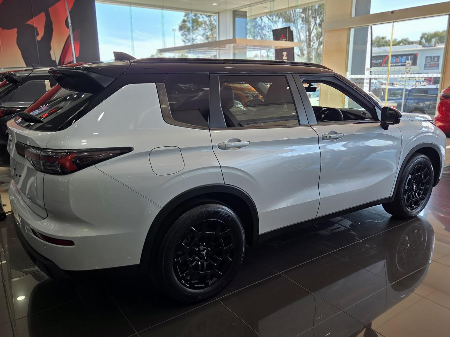2025 Mitsubishi Outlander ZM LS SUV Image 5