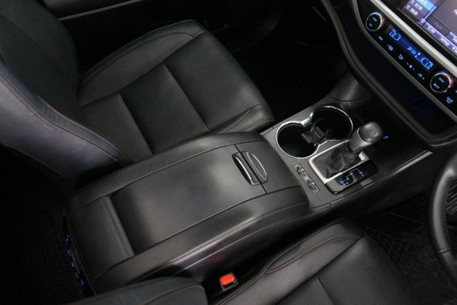 2017 Toyota Kluger Grande 10 of 26