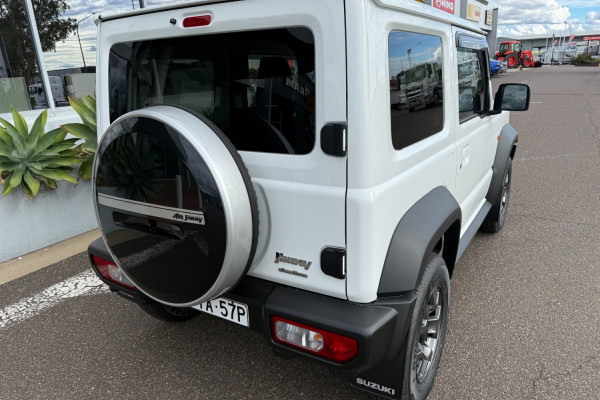 2025 Suzuki Jimny GLX Wagon Image 3