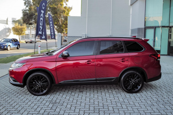 2021 Mitsubishi Outlander ZL Black Edition SUV Image 4
