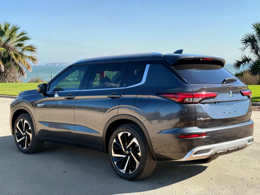 2025 MY24 Mitsubishi Outlander ZM PHEV Exceed SUV Image 4