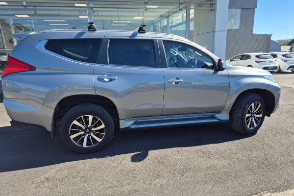 2018 Mitsubishi Pajero Sport QE Exceed SUV Image 11