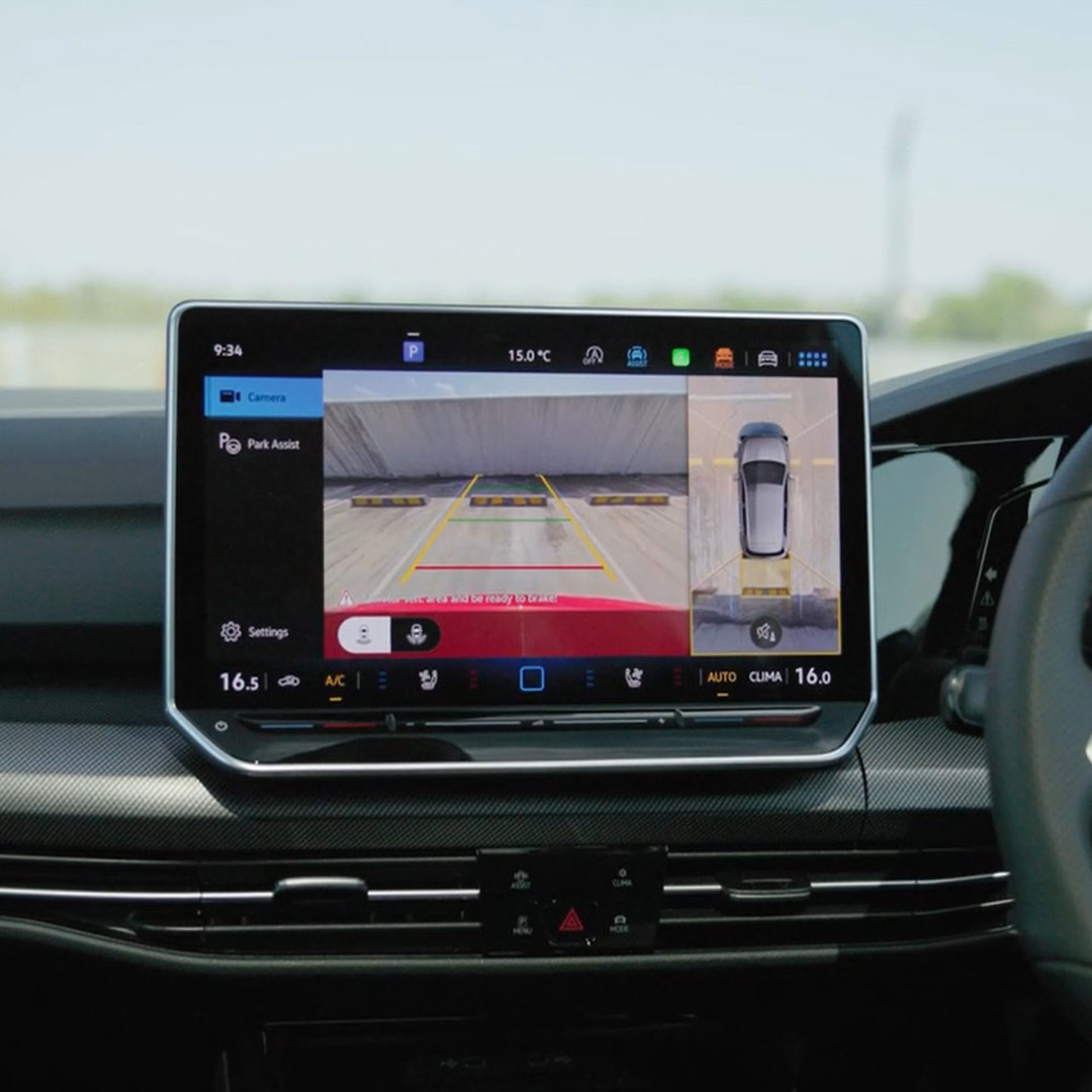 Park your worries Park Assist Plus Image