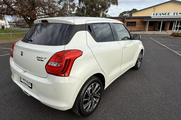 2021 Suzuki Swift GLX SUV Image 3