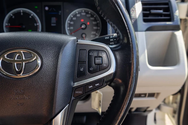 2022 Toyota HiAce GDH300R  Van Image 16