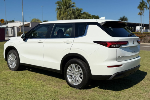 2024 Mitsubishi Outlander ZM PHEV ES SUV Image 5
