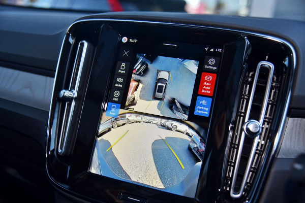 2026 Volvo XC40 XZ Ultra B4 Dark SUV Image 13