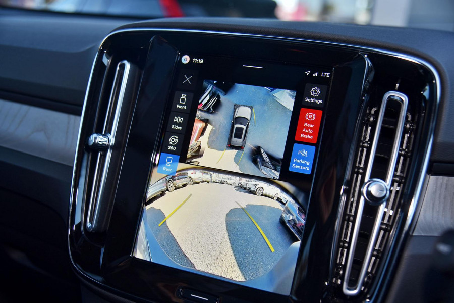 2026 Volvo XC40 XZ Ultra B4 Dark SUV Image 13